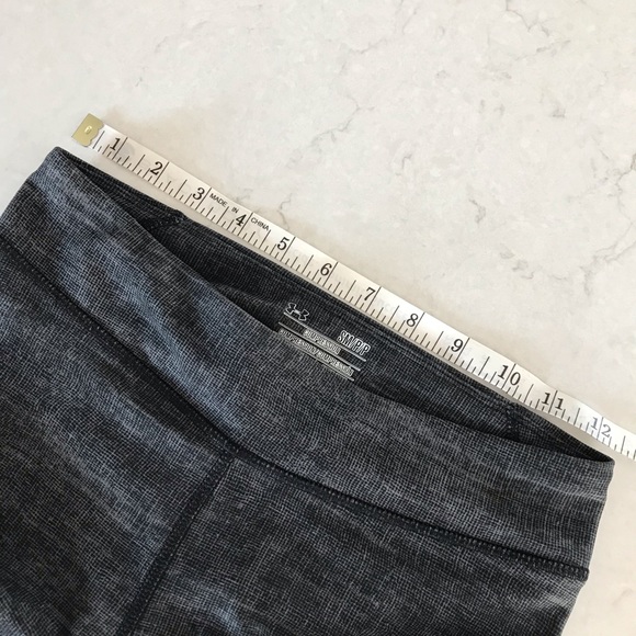 Under Armour Heat Gear Leggings Compression Cropped Capri Tights Small Grey - Picture 8 of 9